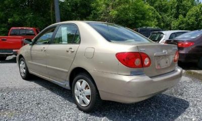 MC Blast婚礼嘉宾用他的2005年丰田卡罗拉挡住了2019年g -旅行车